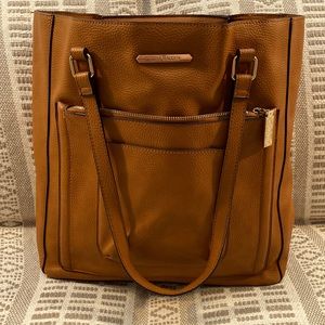 Steve Madden toe bag with many pockets